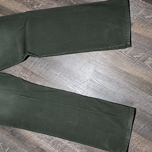 Like new Tommy Hilfiger denim men's 34 corduroy pants with vintage look frayed - Picture 13 of 16